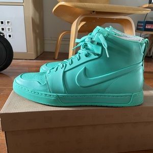 Nike Air Royal Mid VT